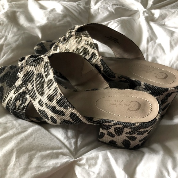 Comfort established in1946 women’s animal print heels in size 8M - Picture 3 of 7